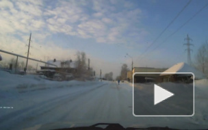 Видео: в Ижевске водитель сбил школьницу в наушниках