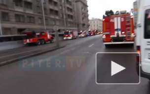 К Мариинскому театру по ложному вызову приехали пожарные, полиция и скорая