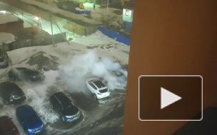 Видео: на Королева неизвестный поджег три Хендая 