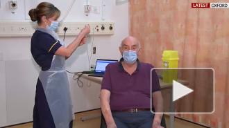 Первого в мире человека привили вакциной AstraZeneca в Британии