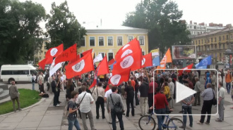 Митинг оппозиции на Пионерской площади собрал около ста человек