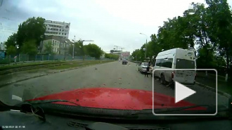 Суровое видео из Ульяновска: Автоледи с монтажным ключом обучала правилам поведения на дороге маршрутчика