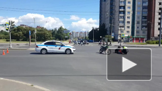 Видео: в Петербурге произошло ДТП с участием мотоциклиста