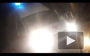 Очевидцы: Женщина на Lexus заблокировала дорогу пожарным в Петербурге