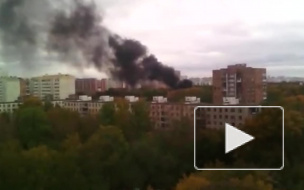 Появилось видео пожара в мебельном центре в Медведково