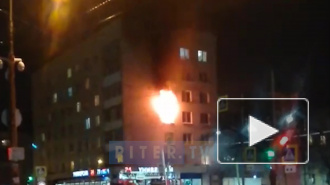 Видео: в Колпино загорелась квартира в жилом доме