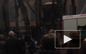 Очевидец снял пожар в Москве на улице Люсиновская
