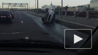 Перевертыш на Пироговской набережной сняли на фото и видео