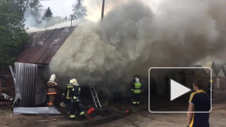 Очевидцы: на улице Заречной в Сертолово горят гаражи
