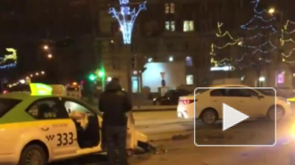 Ночью в ДТП на Заневском проспекте пострадал пассажир такси