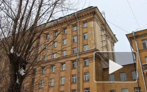 Протечки труб и обрушение потолков: жители о состоянии дома в Невском районе