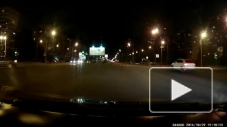 Появилось видео аварии перевернувшегося автомобиля Skoda на проспекте Луначарского