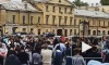 Появилось видео массовой битвы подушками в центре Петербурга