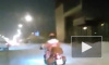 "Новый год к нам мчится": по улицам Омска на скутере ездит Дед Мороз