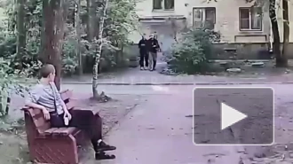 Видео: на Пролетарской улице двое парней избили мужчину