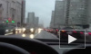 Видео: лихач объезжает пробку по выделенке в Москве