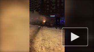 Ночью в Невском районе загорелся ларек с шавермой