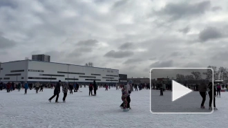 Видео: в Невском районе открылся самый большой открытый каток 