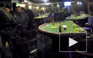 В Спасском переулке в квартире нашли казино, ночью там провели обыск, изъяли 13 игровых автоматов