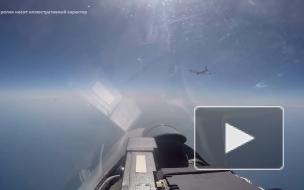 Российский Су-27 перехватил два американских самолета над Черным морем