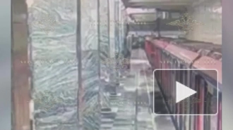 Московский экстремал проехал в метро, лежа на вагоне электропоезда