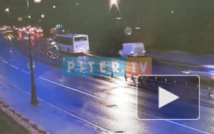 На Каменноостровском авто едва не залетело под автобус