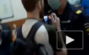 Журналист пострадал от полицейских на избирательном участке в Петербурге