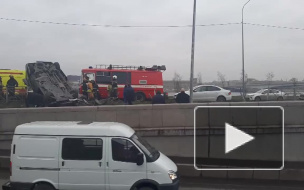 На Синопской набережной перевернулся микроавтобус 