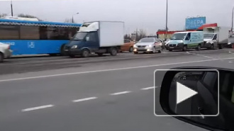 На въездах в Москву образовались пробки из-за проверки пропусков