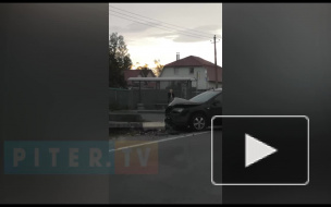 Видео: на Волхонском шоссе Ford сбил столб