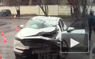 В Москве ураган убил мужчину и тяжело ранил девушку