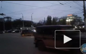 Воронежцы восхитились необычными последствиями ДТП возле цирка