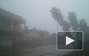 Очевидец снял тропический циклон "Энаво" в Мадагаскаре