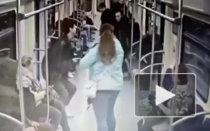 Москвичка ударила ножом женщину, громко разговаривавшую в метро по телефону