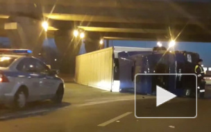 Видео массового ДТП: в Москве трассу не поделили фура и три легковушки