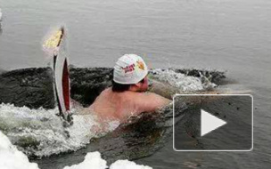 Олимпийский заплыв "моржей" по Енисею осмеяли блогеры