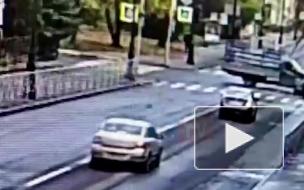 "Газель" врезалась в два легковых автомобиля в Пушкине
