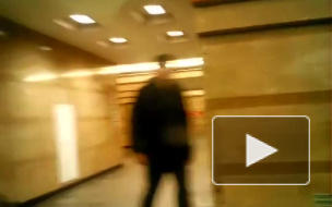 Неизвестные попытались отравить людей газом на "Спасской"