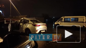 Видео: на Октябрьской набережной КИА въехала под эвакуатор. Есть пострадавшие