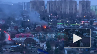 Около станции метро "Девяткино" загорелся жилой дом