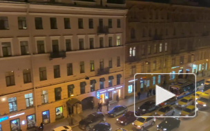 Видео: из-за неработающего светофора на Невском образовалась пробка 