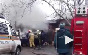 Видео из Таганрога: при пожаре в гараже пострадал пенсионер