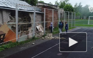 В Смоленске на территории лицея кирпичная стена обрушилась на школьника
