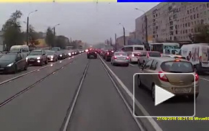 Страшное столкновение пяти автомобилей под Володарским мостом попало на видео