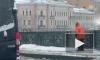 Бросавший снег с Литейного моста в Неву дворник уволен