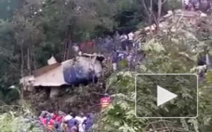 Видео с места крушения самолета с туристами в Непале