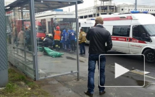 Женщина умерла на автобусной остановке в Веселом поселке