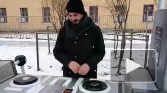 В администрации Петроградского района рассказали о возможностях диджейского пульта на набережной Карповки