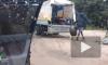 Видео: грузчики оставили мусор в Токсово и не вернулись за ним
