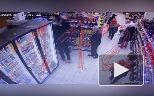 Трое мужчин украли три шоколадки и избили продавщицу в Москве